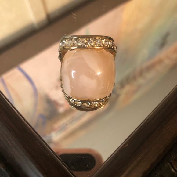 Beautiful Pink Stone And Rhinestone Ring - Picture 3 of 9